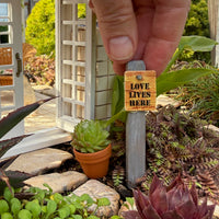 Miniature Garden Sign: Love Lives Here