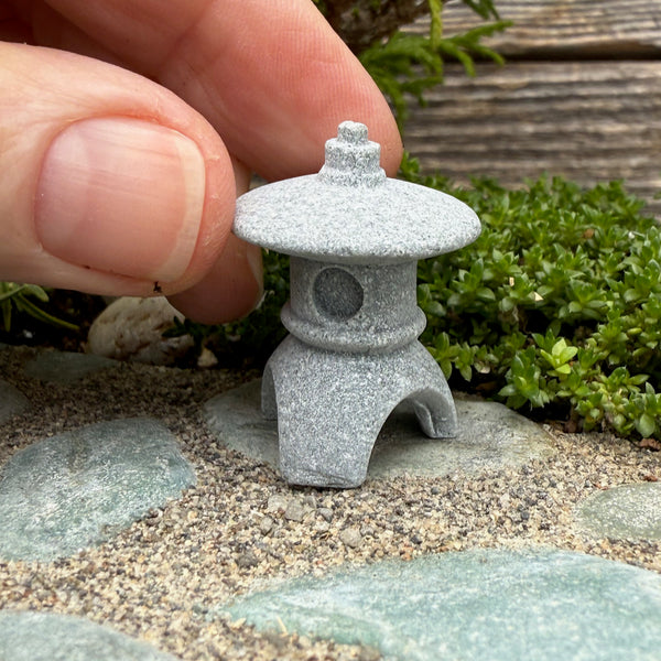 Mini Stone Lantern, Flat Top, Staked