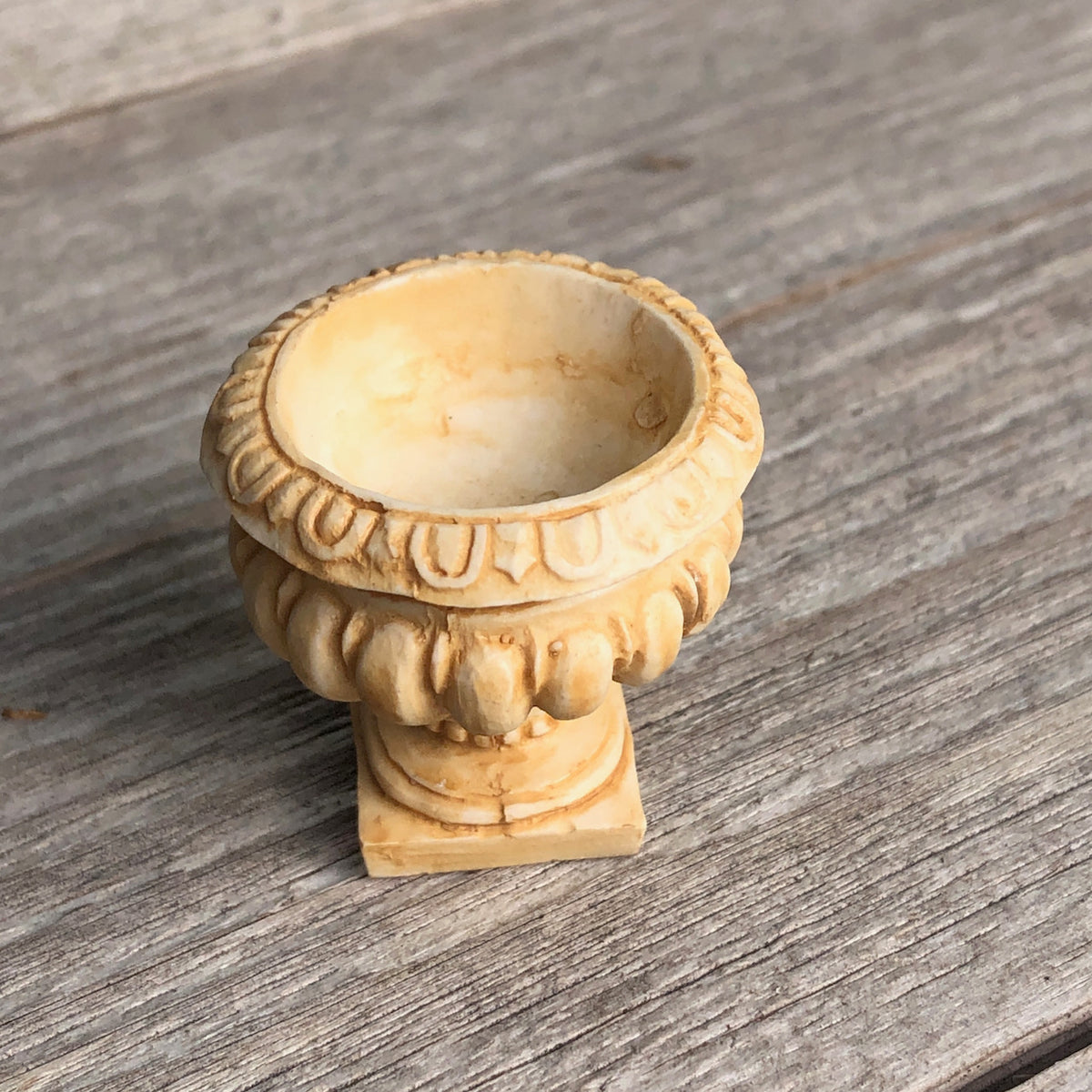 Mini Round Urn, Tan, Staked