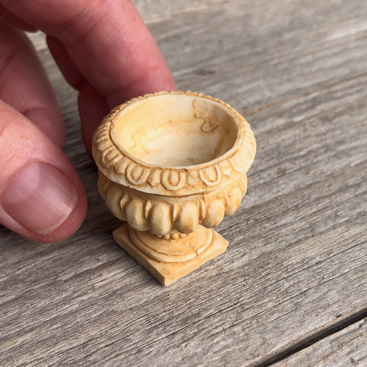 Mini Round Urn, Tan, Staked
