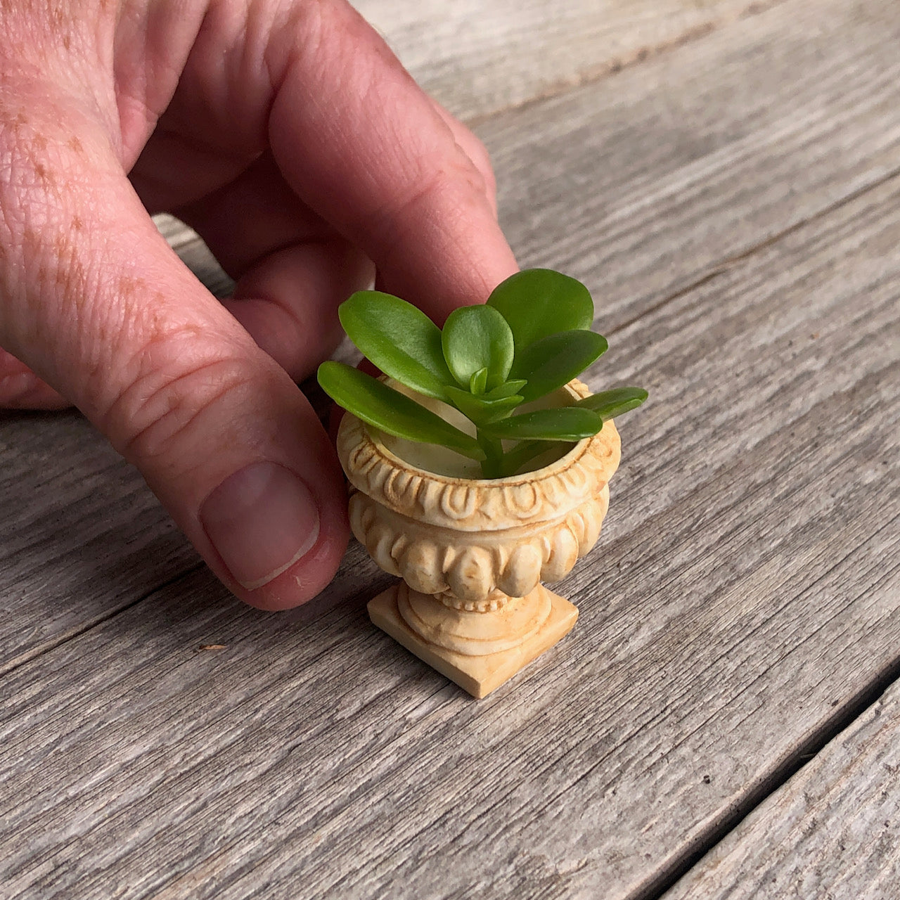 Mini Round Urn, Tan, Staked